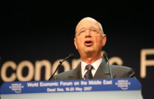 Klaus Schwab, fundador y presidente del Foro Económico Mundial, se retira después de 55 años
