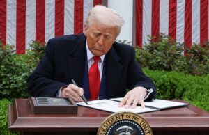 Trump Stokes Trade War a medida que el mundo se estrela por el shock tarifa