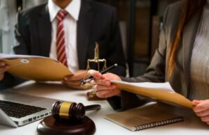 Cómo los abogados de lesiones personales responsabilizan a las partes negligentes