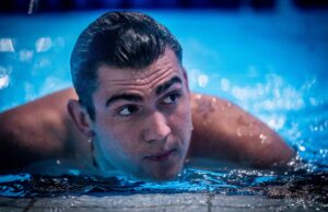 Kolesnikov de Kolesnikov de Rusia nadan 23.90 para tomar más de 50 clasificaciones mundiales de espalda