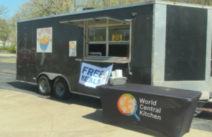 Mundial Central Kitchen Feeding Residents en Pocahontas