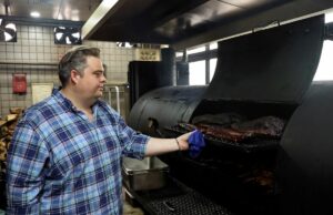 Los restaurantes de estilo estadounidense en todo el mundo recurren a otros países para obtener ingredientes