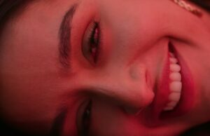 La comedia romántica de Netflix subestimada, sigo volviendo una y otra vez