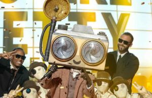 Boy conoce al alumno mundial revelado como paparazzo en el cantante enmascarado