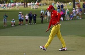 El atuendo de maestría más comentado: un blazer, asuntos de ASU y Sergio García vestidos como Ronald McDonald
