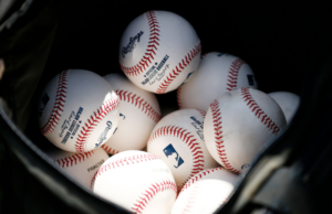 Puntajes de béisbol y softbol de la escuela secundaria del lunes