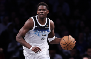 Anthony Edwards de Timberwolves deja a juego después de aterrizar al pie del entrenador de las redes, parece evitar lesiones