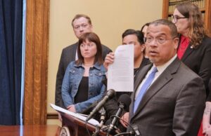 El fiscal general de Minnesota presenta una demanda preventiva contra Trump en la prohibición deportiva transgénero