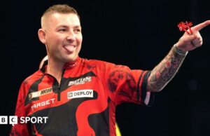 Resultados de los dardos de la Premier League: Nathan Aspinall afirma la primera victoria nocturna en Manchester