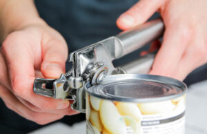 Preparación de comidas en una lata: comer barato y saludable usando solo alimentos estateados