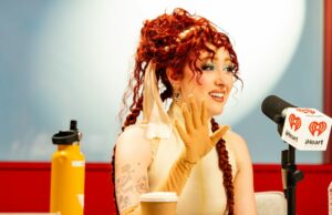 Chappell Roan discutió las tops de servicio en 'Las Culturistas'