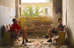 El verano de dos niños ucranianos se desarrolla a solo millas de las líneas delanteras