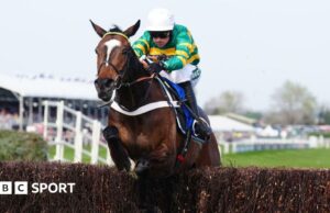 Aintree 2025: Jonbon gana a Melling Chase para Nico de Boinville y Nicky Henderson