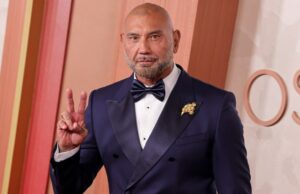 Dave Bautista recibe la distinción del Sheriff Honorario en Florida