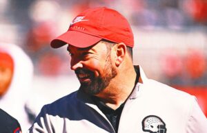 Ohio State recibe anillos para ganar el campeonato de playoffs de fútbol americano universitario