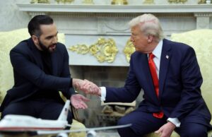 Trump pasó parte de su reunión con el presidente de El Salvador yendo a una perorata transfóbica