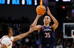 Final Four: Cuando Azzi Fudd está en punto, UConn se ve casi inmejorable