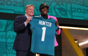 2025 Draft Draft First Round Results, Grados a medida que Cam Ward va el número 1, los Jaguars se comercian con Travis Hunter y Shedeur Sanders no seleccionados