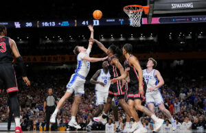 Puntores finales de cuatro, resultados: Houston Stuns Duke después del difunto Cooper Flagg Miss; Florida encabeza a Auburn para establecer un juego de campeonato