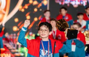 Héroe de la ciudad natal: campeón mundial coronado local de 5º grado en la competencia judía internacional