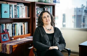 Ella estaba rastreando abortos posteriores a Roe. El gobierno acaba de obtener sus fondos.