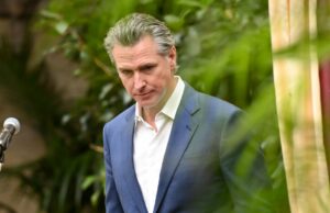 Gavin Newsom dio a la munición de los republicanos de California para tratar de aprobar proyectos de ley anti-trans