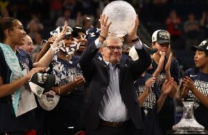 Geno Auriemma de UConn por los números: las credenciales de cabra del entrenador de los Huskies Bolsters con el 12º Campeonato Nacional