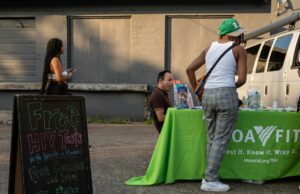 Bajo Trump y RFK Jr., NIH ha cancelado más de 200 subvenciones que financian la investigación del VIH