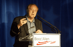 Mike Patrick, locutor universitario y de la NFL, hace mucho tiempo, muere a los 80