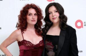 Lucy Dacus y Katie Gavin rindieron homenaje a un momento icónico en la historia de las lesbianas