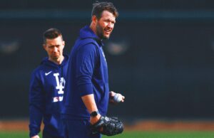 Clayton Kershaw de los Dodgers arroja 3 entradas sin puntaje en el primer inicio de rehabilitación
