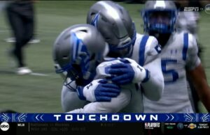 Willie Harvey de Battlehawks elige el QB de Renegades, Luis Pérez, y lo toma 44 yardas para un touchdown