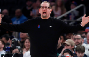 El entrenador de los 76ers, Nick Nurse, el ejecutivo Daryl Morey regresará la próxima temporada a pesar de la decepcionante campaña 2024-25