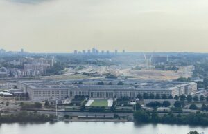 En golpe para Trump, el Pentágono reanudará la atención médica de las tropas trans