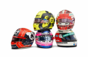 Helmets de Fórmula 1 desgastados por la raza | Unir