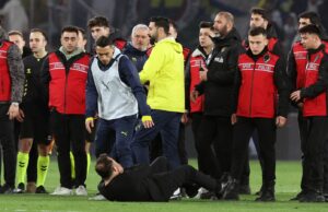 José Mourinho: El jefe de Fenerbahce prohibió tres juegos después de romper con el jefe de Galatasaray Okan Buruk | Noticias de fútbol