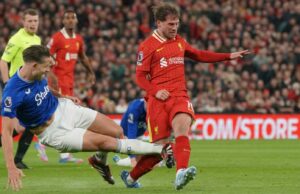 Howard Webb dice que James Tarkowski debería haber sido enviado para Everton vs Liverpool, pero el derecho de permitir que Diogo Jota gane | Noticias de fútbol