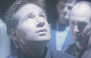 Discusión de la teoría de la conspiración salvaje El David Duchovny de X-Files se envolvió involuntariamente con los fanáticos
