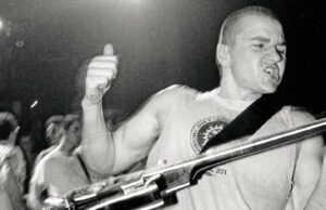 Al Barile, guitarrista con una banda hardcore pionera SSD, muere a los 63
