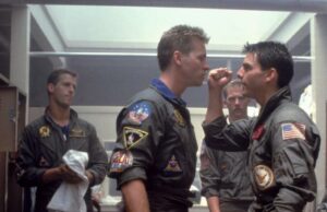 La familia de Val Kilmer pide privacidad, Tom Cruise se hace público