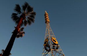 La televisión transmitida está en problemas. Las estaciones están pidiendo ayuda a Washington