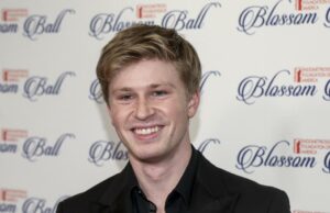 ¡Crikey! Robert Irwin se desnuda a sus skivvies en nuevos anuncios