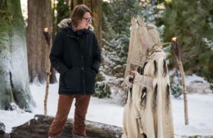 Creadores de 'Yellowjackets' en el final de la temporada 3, la reina de las astas y la niña de boxes