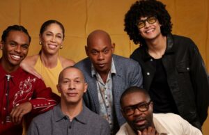 El 'queso gubernamental' se queda fuera de la caja con una familia negra surrealista