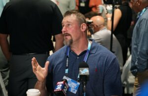 Dan Campbell: “Estaremos bien” con nuevos coordinadores ofensivos y defensivos
