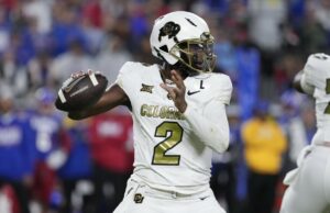 Deion Sanders defiende la decisión de retirar a Shedeur Sanders, Números de Cazador de Travis