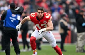 LB Jack Cochrane vuelve a firmar con Chiefs