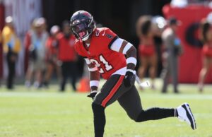 Mike Edwards regresando a los Jefes en un acuerdo de un año