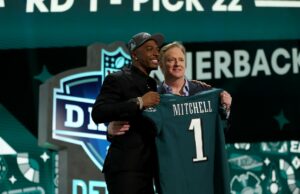 Las águilas no tienen calificaciones de primera ronda en 32 jugadores, pero aún así les gusta sus opciones en el número 32