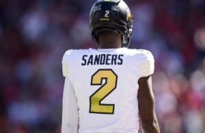 La lesión de Derek Carr abre la puerta para que los santos tomen Shedeur Sanders en el número 9